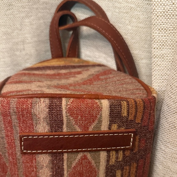 Classic Pendleton Brown and Tan Women's Bag - Picture 11 of 15